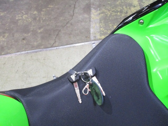 純正鍵もこの通り２本装備！！中古車はこういう所もよくチェックですよ！！勿論通販も大歓迎の一台！